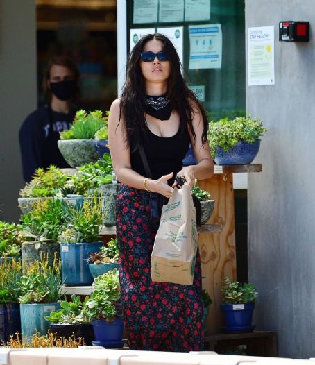 Jessica Gomes – Shopping candids in Malibu | Jessica Gomes Picture ...