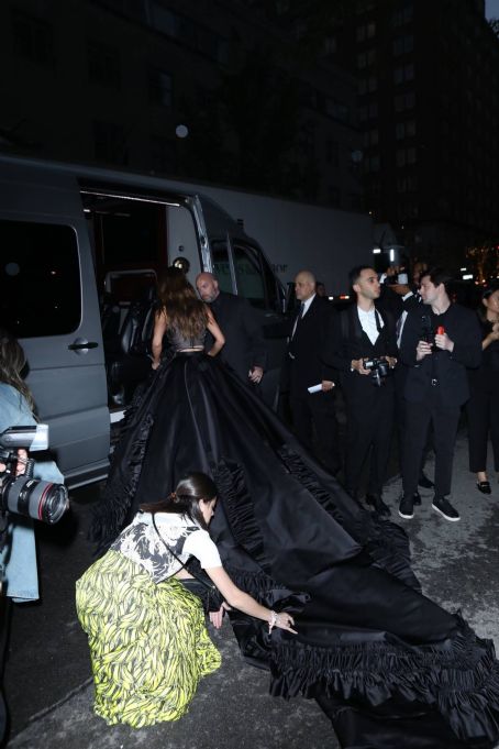 Kendall Jenner – Leaving The Carlyle hotel headed to the MET Gala in New York
