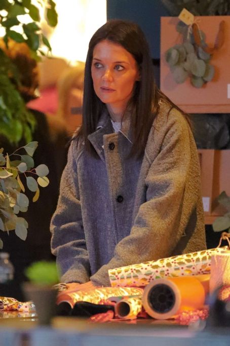 Katie Holmes – Frederick Wildman Wines ‘Wrappy Hour’ Event in NYC