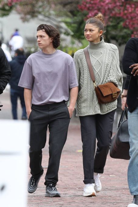 Zendaya Coleman – With Tom Holland hold hands in Boston