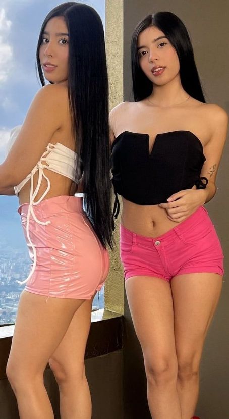Hayek Twins, Anais Hayek, Hannah Hayek