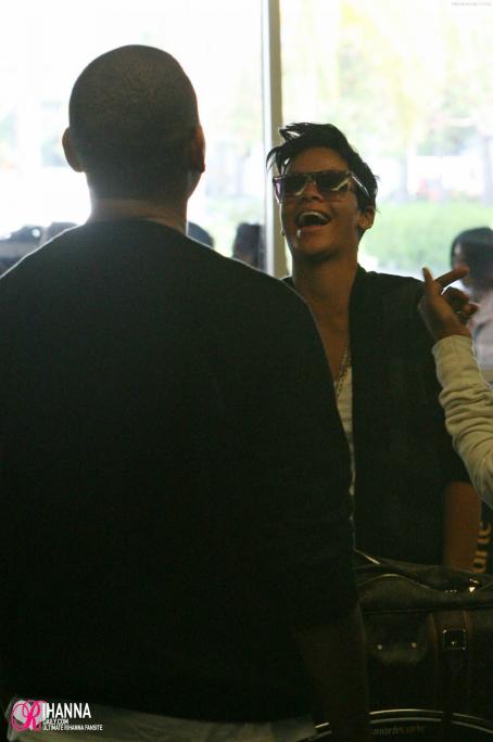 Rihanna and Chris Brown at LAX Airport December 7, 2008 – Star Style
