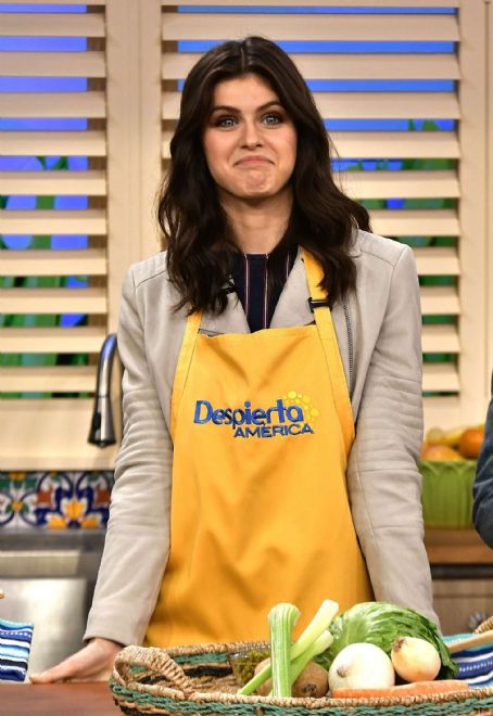Alexandra Daddario – Visits Despierta America in Miami - FamousFix