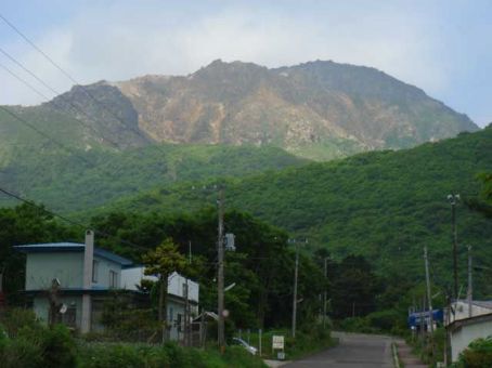 Mount E