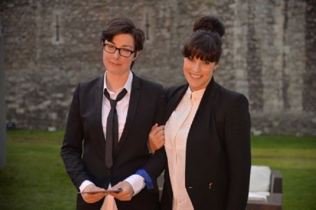 Sue Perkins & Anna Richardson Have The Coolest Relationship Story