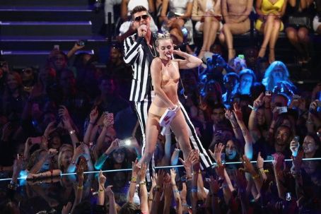 Miley Cyrus - 2013 MTV Video Music Awards