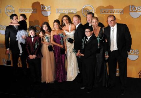 'MODERN FAMILY CAST' - The 19th Annual Screen Actors Guild Awards - Press Room