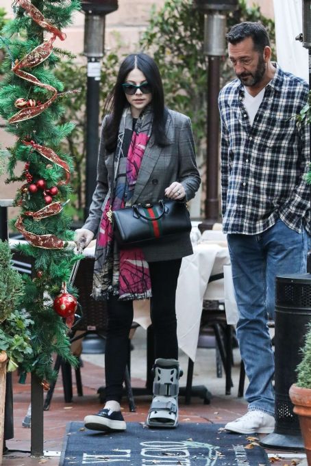 Michelle Trachtenberg – Out for lunch in Beverly Hills | Michelle