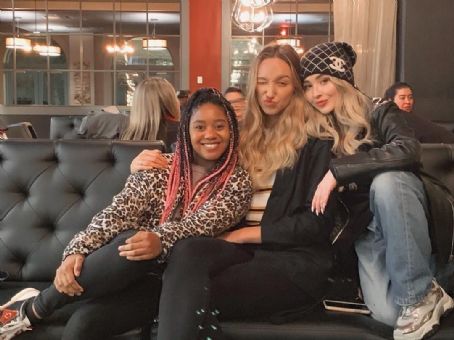 Sabrina Carpenter - Tall Girl