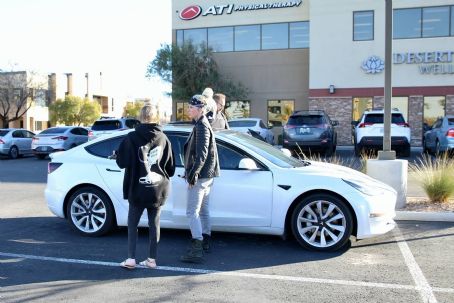Jenna Jameson – With Jessi Lawless leaving the Desert Moon Wellness facility in LA