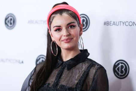 Rebecca Black – 2019 BeautyCon Festival Los Angeles | Rebecca Black