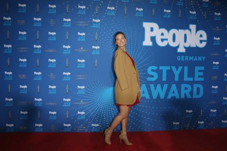 Bar Refaeli : PEOPLE Style Awards