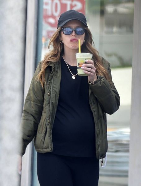 Katherine Schwarzenegger – With sister Christina in Los Angeles