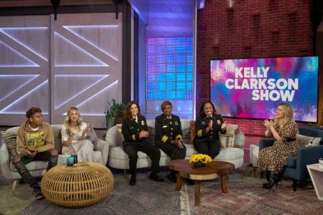 The Kelly Clarkson Show - Kaley Cuoco and YBN Cordae (2019)