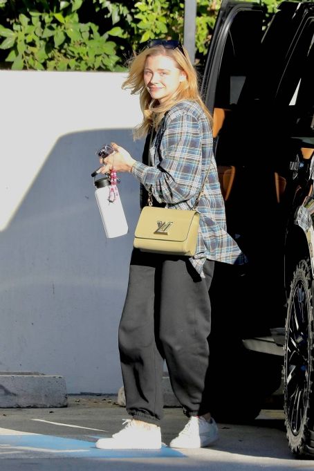 Chloe Moretz – Running errands in the afternoon in Los Angeles | Chloë
