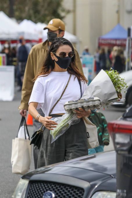 Mila Kunis – Shopping at the Farmers Market in Los Angeles