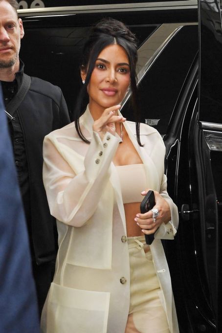 Kim Kardashian- Leaves Pier 59 in New York | Kim Kardashian Picture