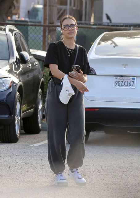 Jessica Alba – Seen while checking her phone in Los Angeles