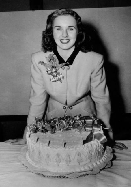 Deanna Durbin | Deanna Durbin Picture #13275408 - 454 X 647 - FanPix.Net