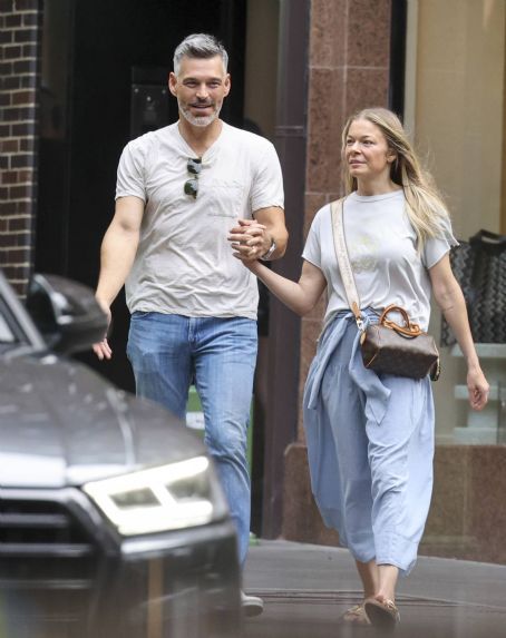 LeAnn Rimes – Heads out in Sydney’s Surry Hills for dinner
