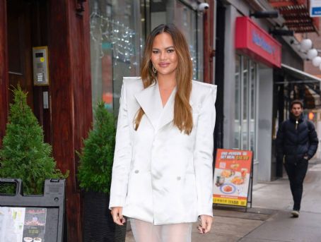 Chrissy Teigen – Arriving at a Vietnamese restaurant for lunch in New York