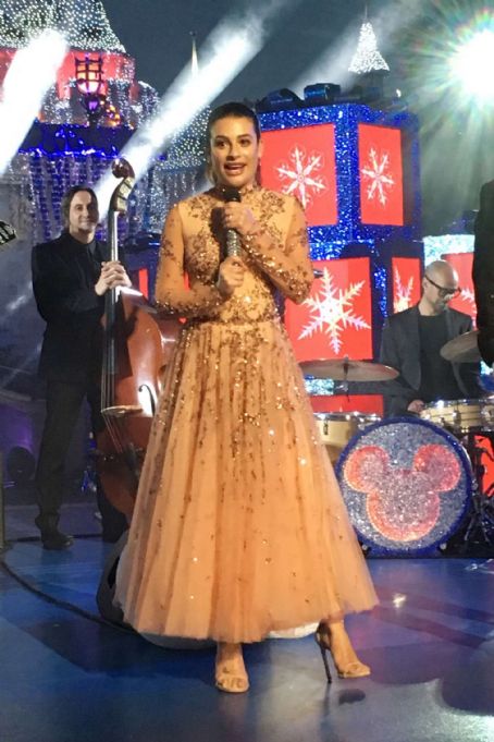 Lea Michele – Performs on stage for a ABC TV Christmas special at