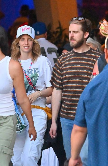 Who is Maya Hawke dating? Maya Hawke boyfriend, husband