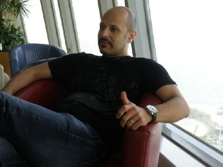 Who is Maz Jobrani dating? Maz Jobrani girlfriend, wife