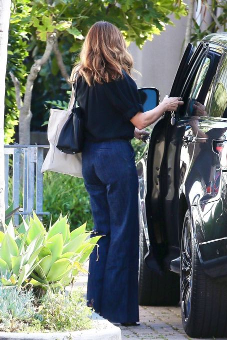 Cindy Crawford – With Rande Gerber enjoying lunch on Mother’s Day in Malibu