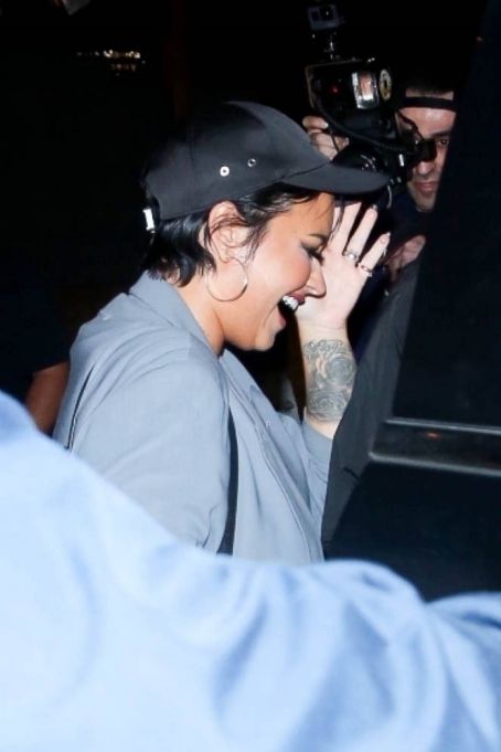 Demi Lovato – Leave dinner at Craig’s in West Hollywood | Demi Lovato