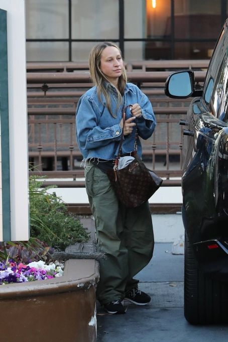 Jennifer Meyer – Arrives at Sushi Park in West Hollywood