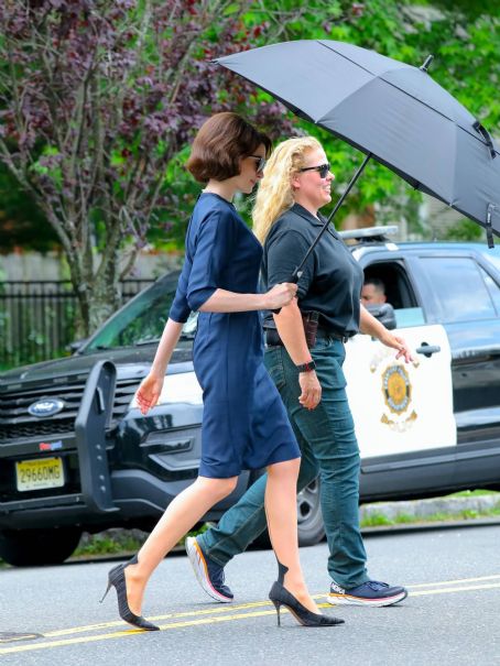 Anne Hathaway – Filming ‘Mother’s Instinct’ in Union County – New Jersey