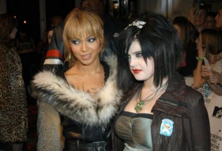 Beyonce Knowles and Kelly Osbourne - MTV Europe Music Awards 2003 - Arrivals