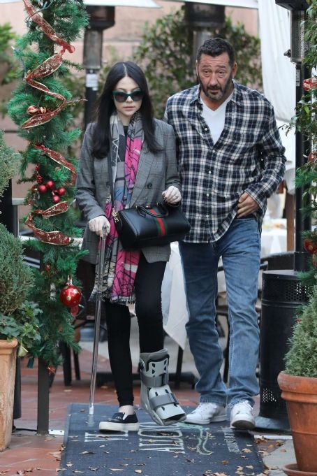 Michelle Trachtenberg – Out for lunch in Beverly Hills