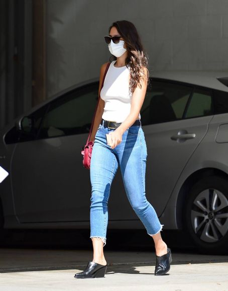 Eiza Gonzalez – Leaving a medical center in Beverly Hills | Eiza