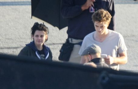 Kristen Stewart - On The Set Of "The Twilight Saga: Eclipse" In Vancouver, 23.09.2009.