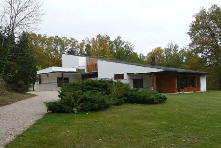 Maison Louis Carré