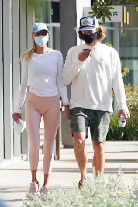 Kelly Rohrbach – With her Billionaire husband Steuart Walton in Malibu