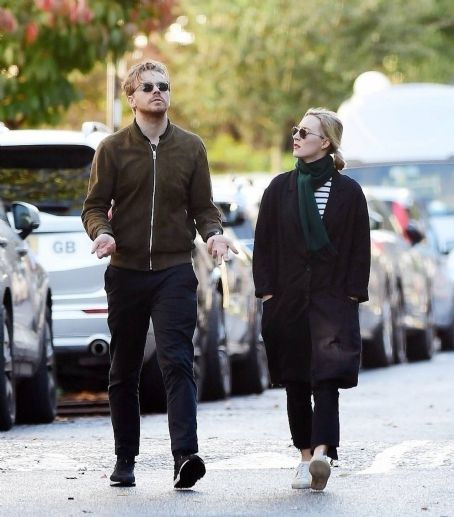 Who is Saoirse Ronan dating? Saoirse Ronan boyfriend, husband