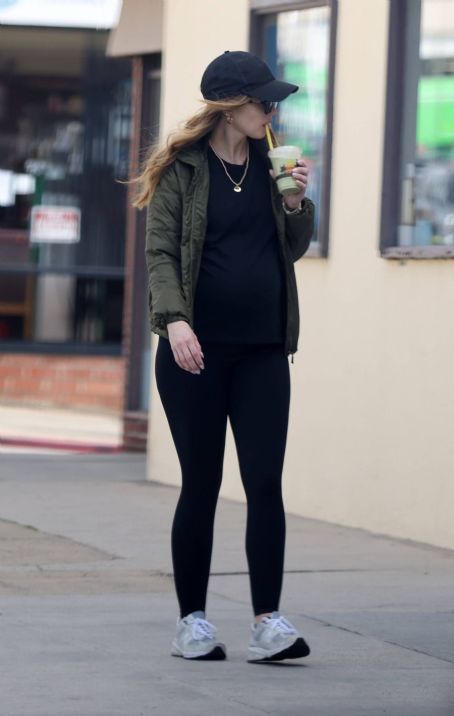 Katherine Schwarzenegger – With sister Christina in Los Angeles