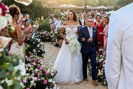 Lais Ribeiro Marries Joakim Noah in a Romantic Beach Wedding