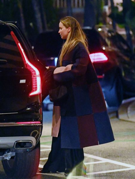 Jennifer Lawrence – Arriving to The Beverly Hills Hotel