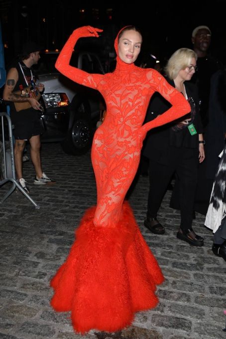 Candice Swanepoel – Walks the runway for Vogue in New York | Candice