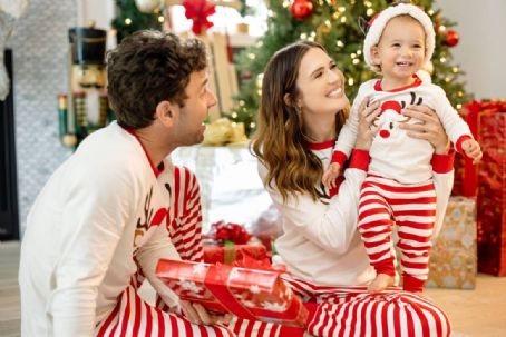 Mandy Moore – Gymboree’s Holiday 2022 Collection