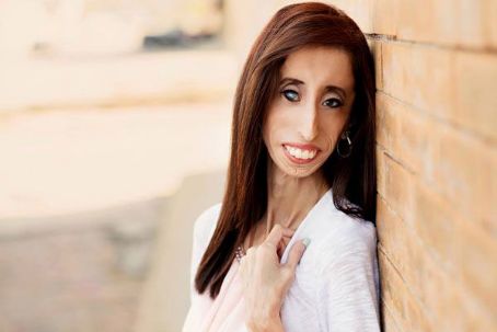 Who is Lizzie Velásquez dating? Lizzie Velásquez boyfriend, husband