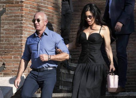 Lauren Sanchez – Seen on her holiday in Rome