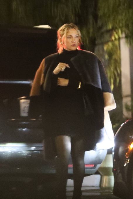 Kate Hudson sports a hoodie and leggings while out on a morning walk in Los  Angeles