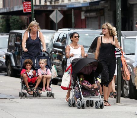 Heidi Klum, With A Few Helping Hands, Takes Her Kids Leni, Henry, Johan ...