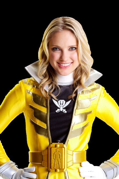 Ciara Hanna As Gia Moran In Power Rangers Megaforce Famousfix