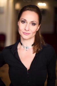 Éva Auksz